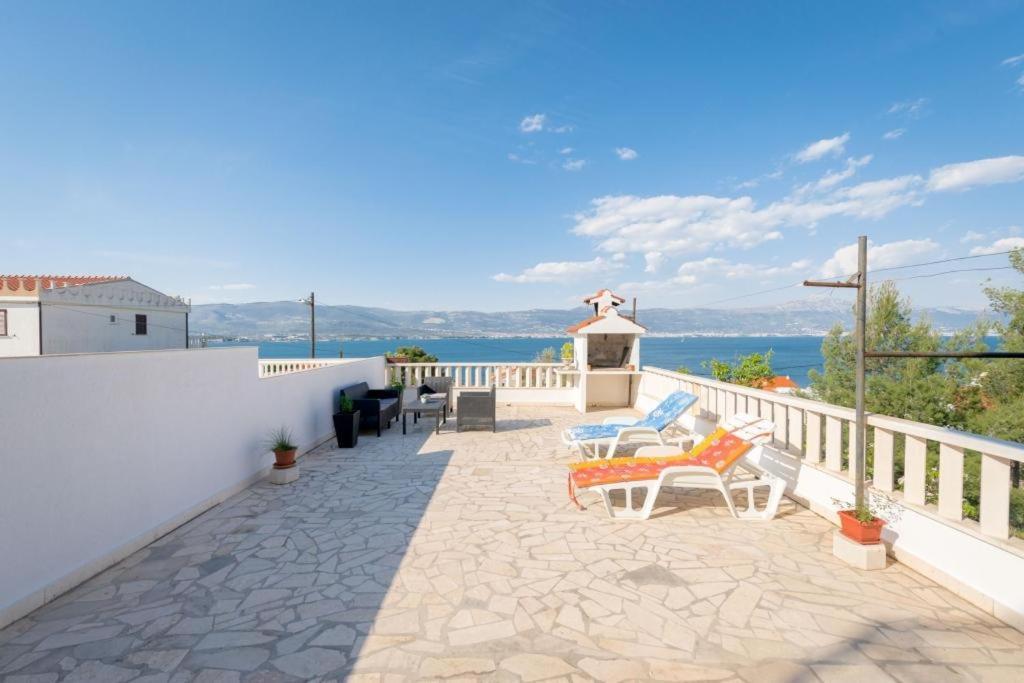 Ferienwohnung In Arbanija Mit Meerblick, Balkon, Klimaanlage, W-Lan 5137-1 Trogir Exterior photo